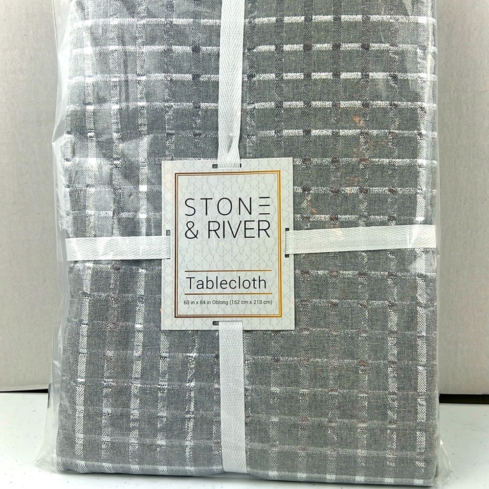 Stone River metallic tablecloth